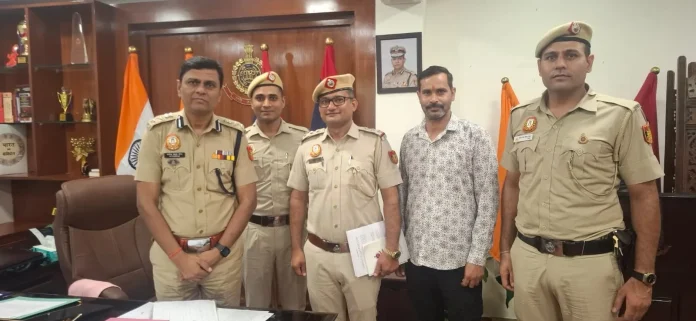 Mobile Snatching, Shahdara Police, Vivek Vihar Police