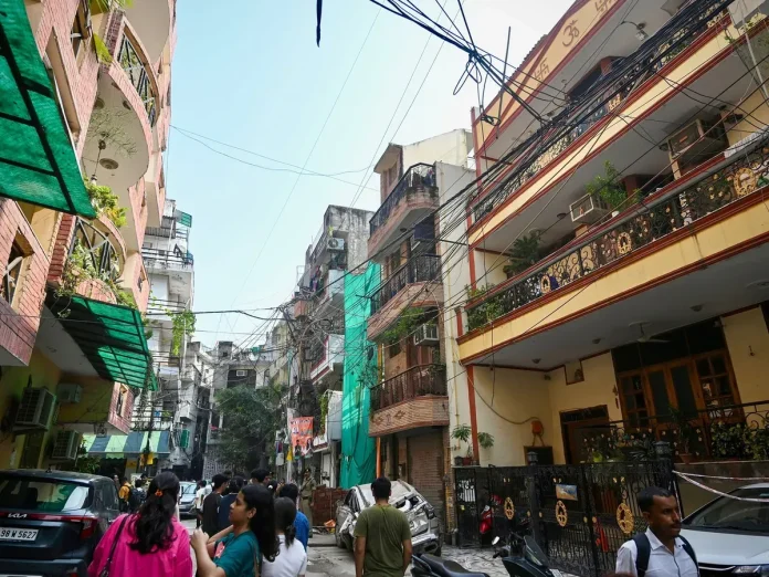 MCD Building Survey, Satya Niketan Accident, Dangerous Buildings Delhi, Delhi MCD Action, Delhi Building Safety