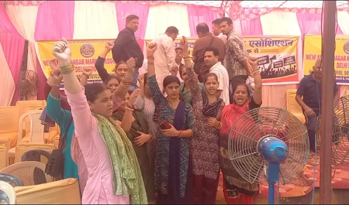 Delhi Sealing Action, New Ashok Nagar, MCD Action, Delhi Traders Protest, East Delhi News