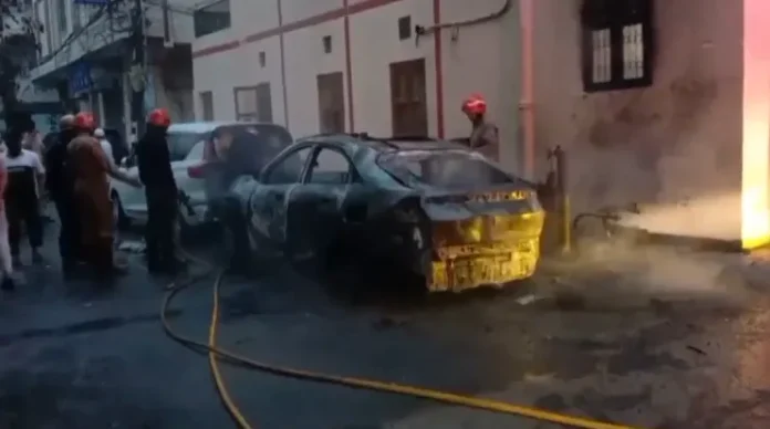 Fire in Yamuna Vihar, Delhi Fire Incident, Yamuna Vihar Market, Fire Brigade Delhi, Vehicle Fire